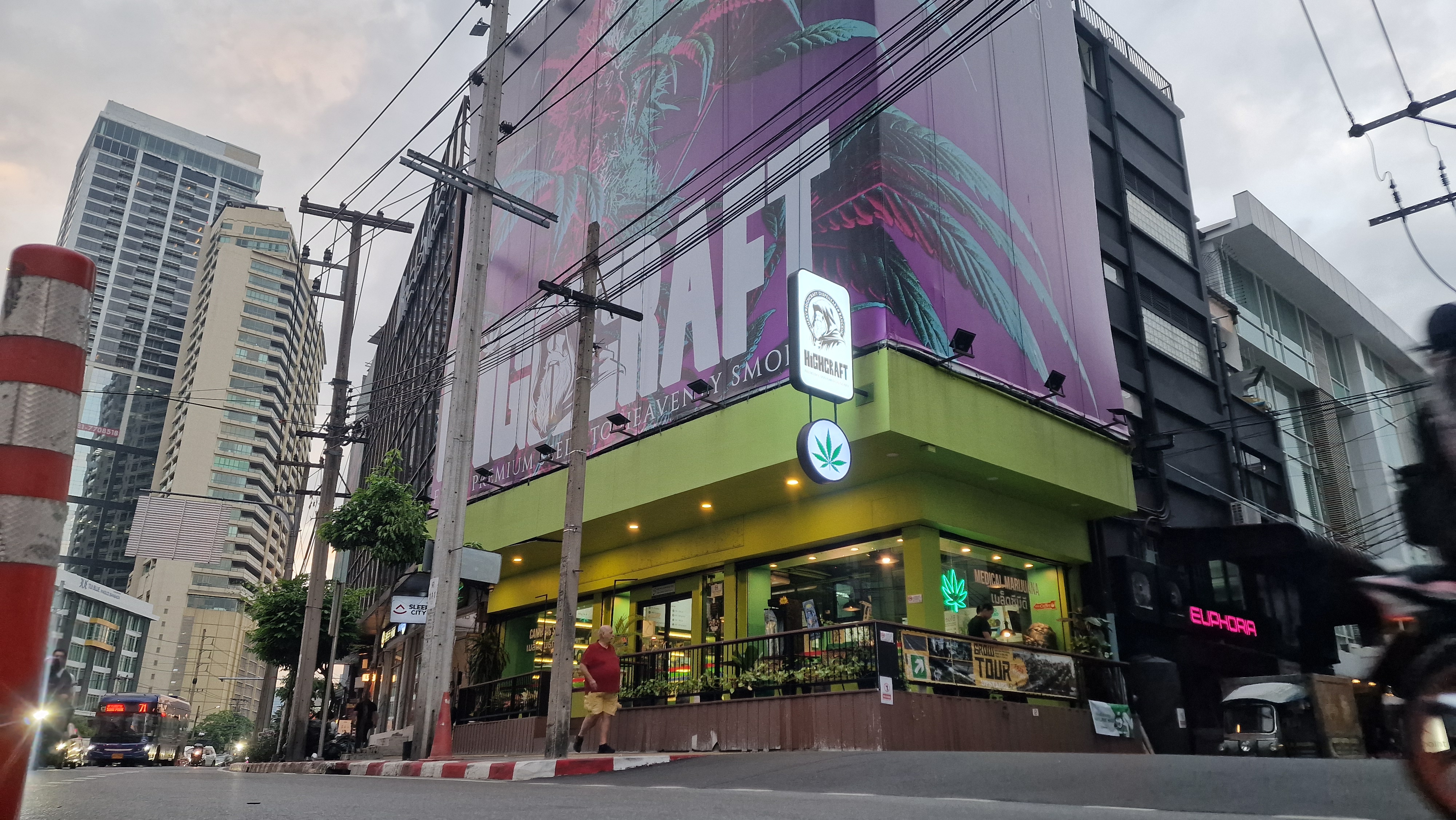 Shared entrance for Euphoria Bar and Lounge and HighCraft in Asok